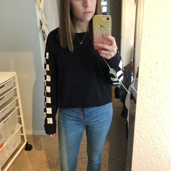 *Sold* Checkered Sleeve Crop Top - Picture 5 of 6